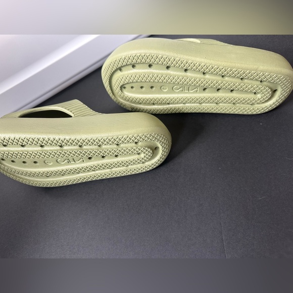 CALIA(CarrieUndrwd) Ladie’s slides size 7 Sage Green $18 Excellent Condition!! - Picture 3 of 9